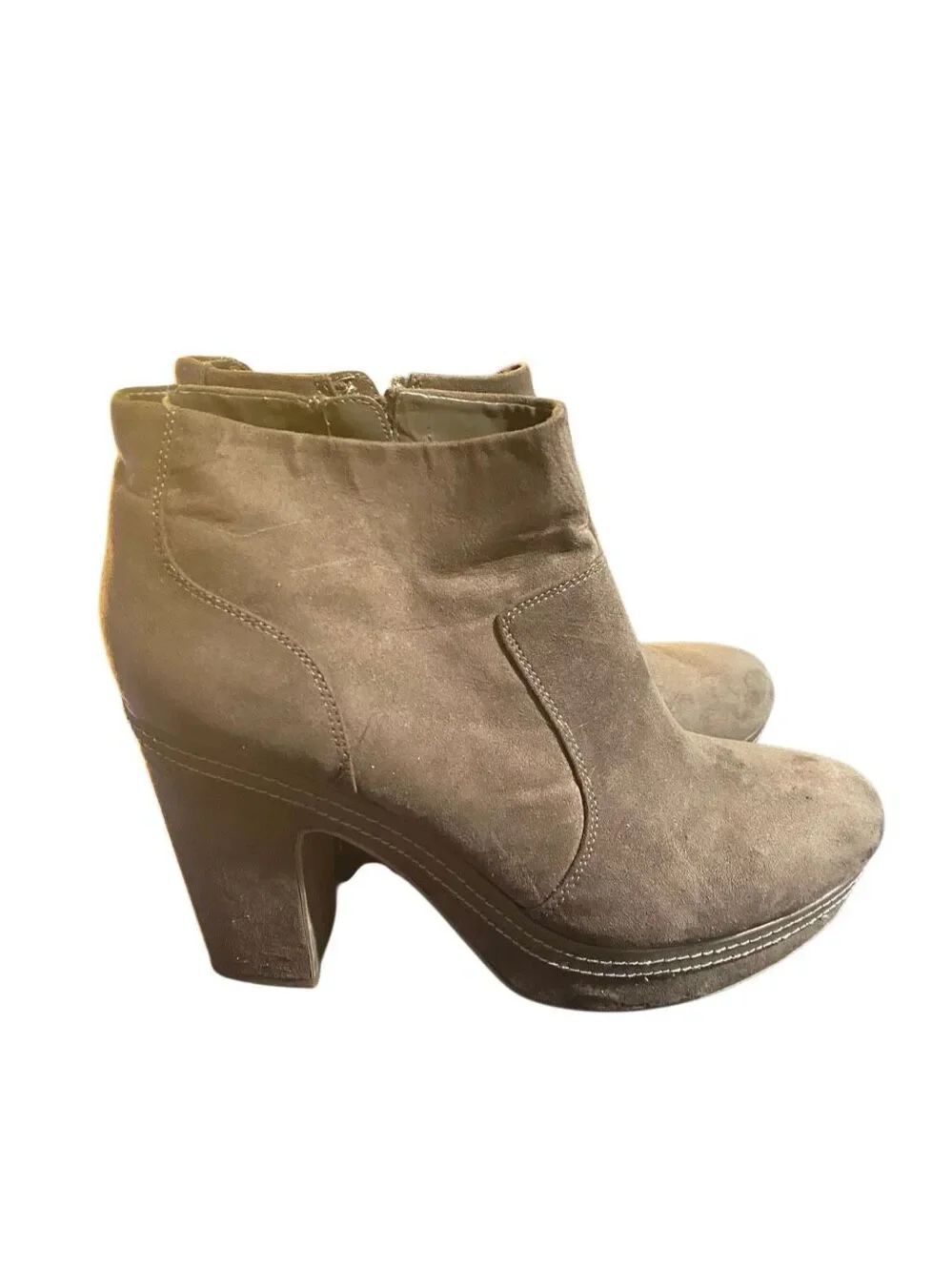 Madden girl women’s Corryy so suede brown chunky booties, 9.5.